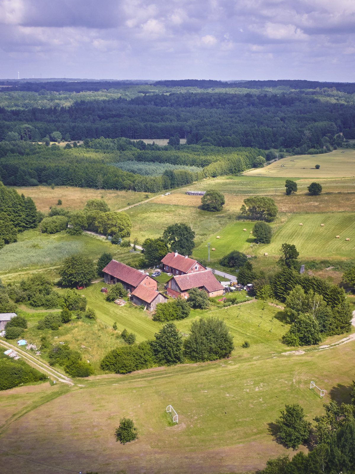 Zabudowania i pola